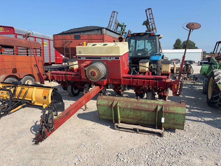 international-800-image-1