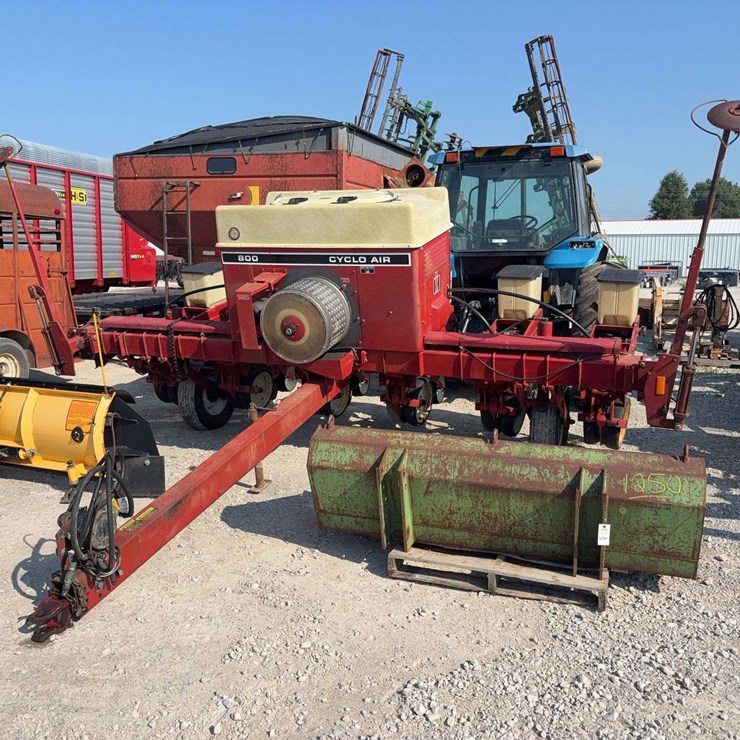 INTERNATIONAL 800
