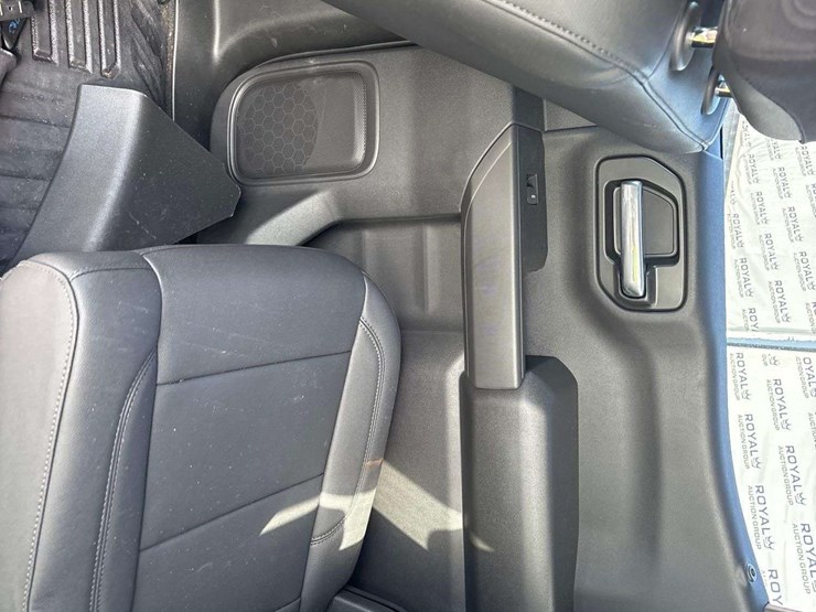 2025-chevrolet-silverado-1500-image-19