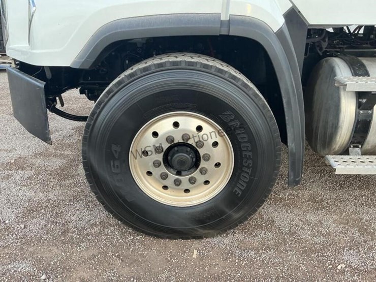 2016-freightliner-114sd-image-9
