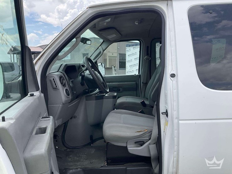 2013-ford-e350-image-13