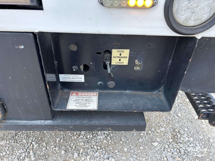 2017-ford-f550-image-27