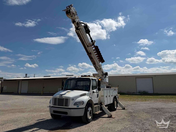 2016-freightliner-m2-106-image-2