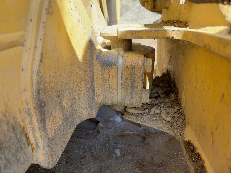 2004-caterpillar-d5g-xl-image-13