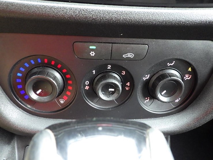 2017-ram-promaster-city-image-26
