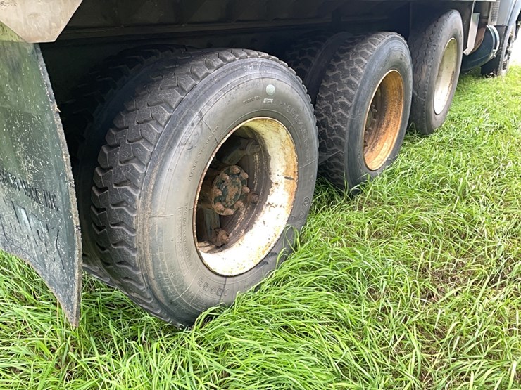 1992-mack-dump-truck-vn:1m2p264c8nm010691-image-6