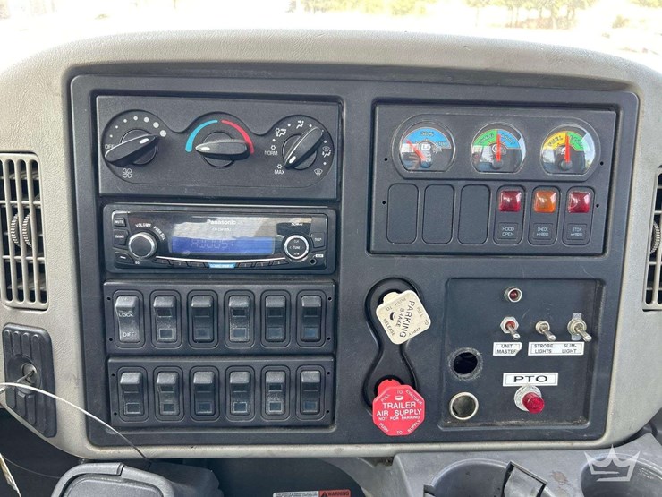 2011-international-durastar-4300-image-17