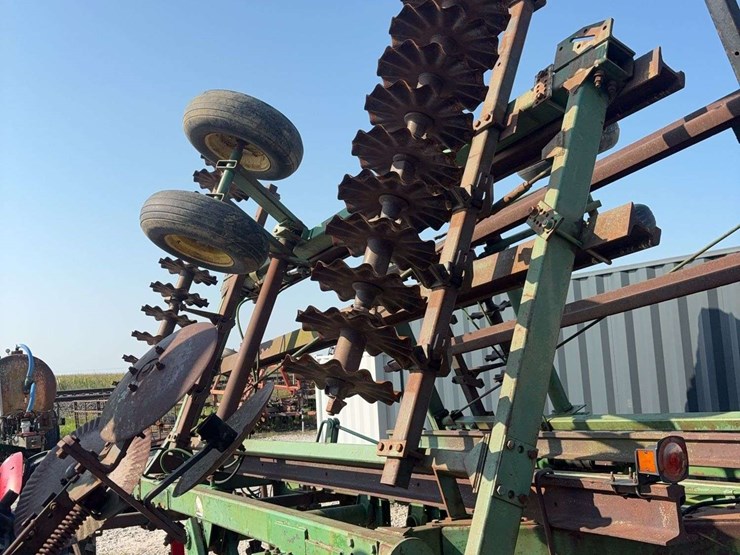 john-deere-325-image-14