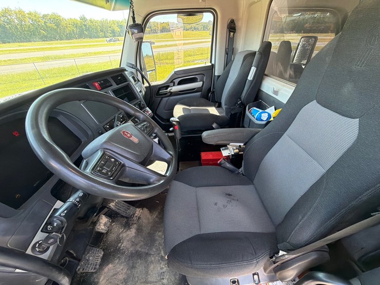 2023-kenworth-t880-image-22