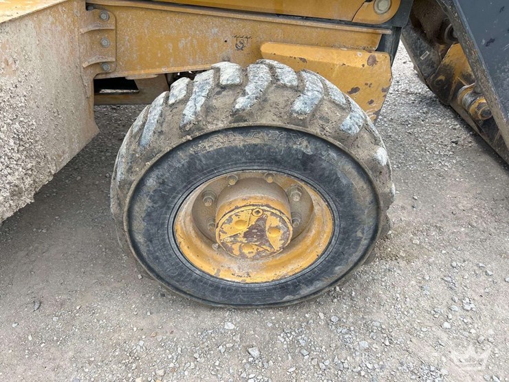 2018-deere-310l-image-34