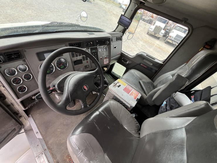 2014-kenworth-t370-image-16