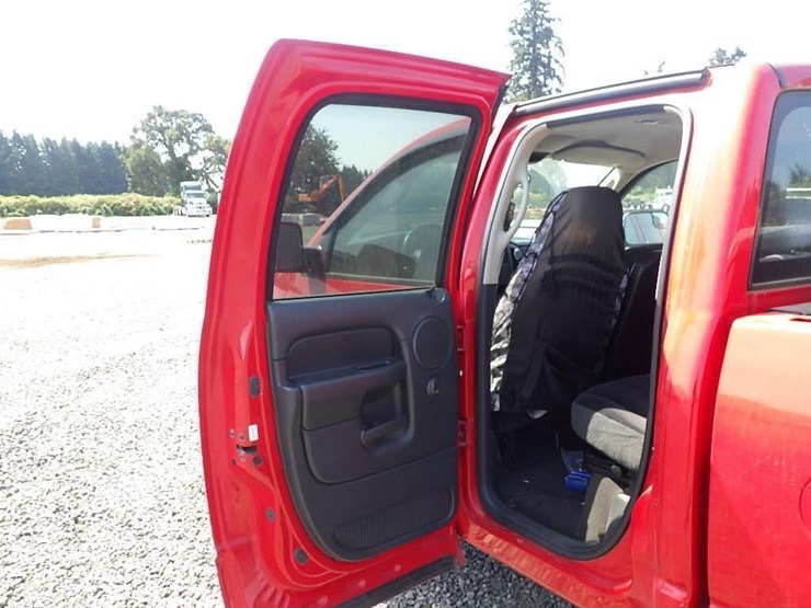 2004-dodge-2500-image-23