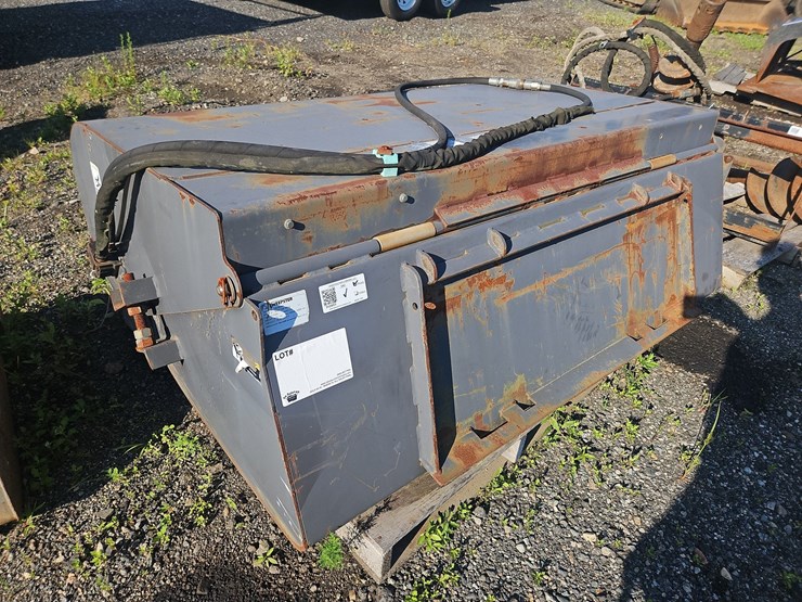 sweepster-72"-pickup-sweeper-image-4