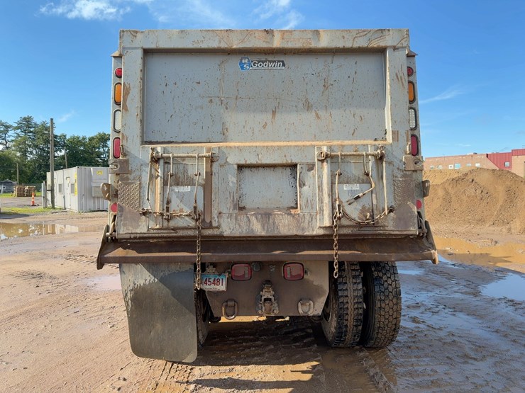2020-volvo-vhd-tri/a-dump-truck-image-4