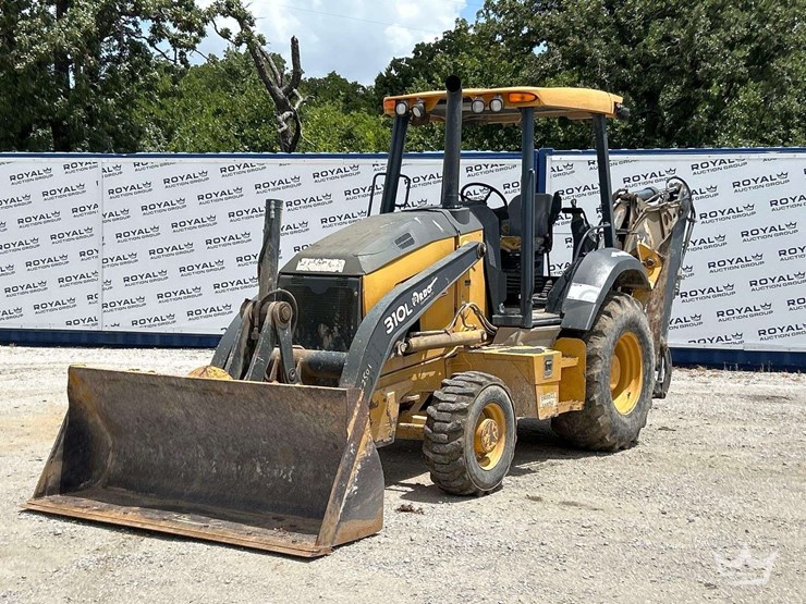 2018-deere-310l-image-1