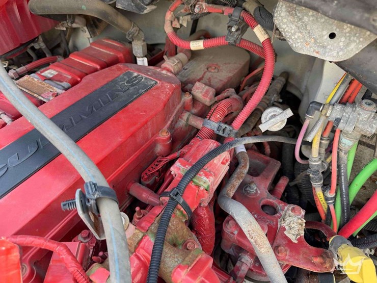 2016-freightliner-m2-106-image-16