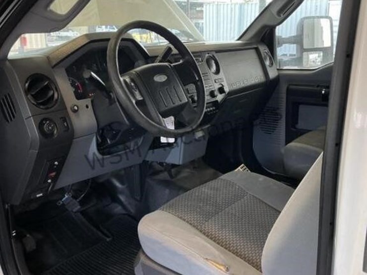 2011-ford-f550-image-24