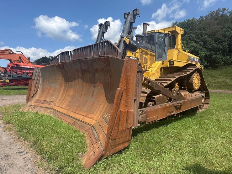 caterpillar-d11r-image-16