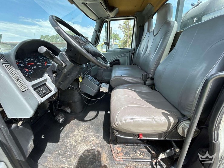 2006-international-durastar-4300-image-13