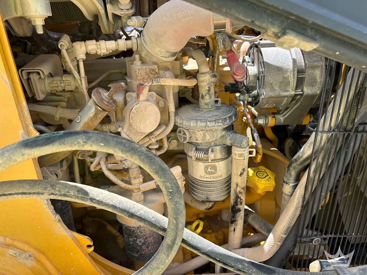 2018-deere-310l-image-21