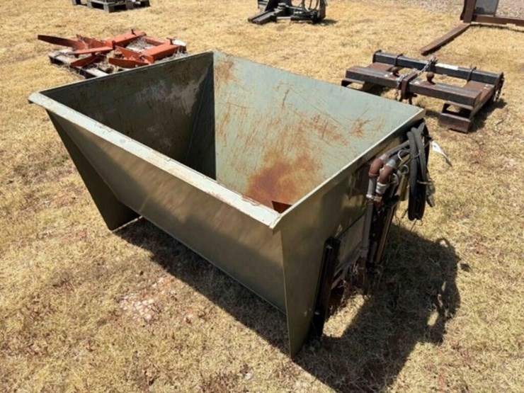 dwm-skid-steer-concrete-bucket-image-1