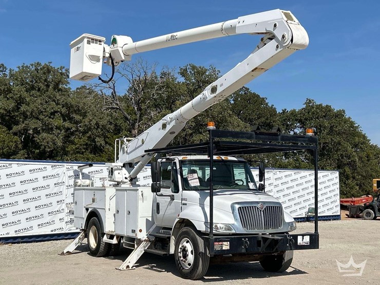 2013-international-durastar-4300-altec-aa755mh-55ft.-material-handling-insulated-bucket-truck-image-4