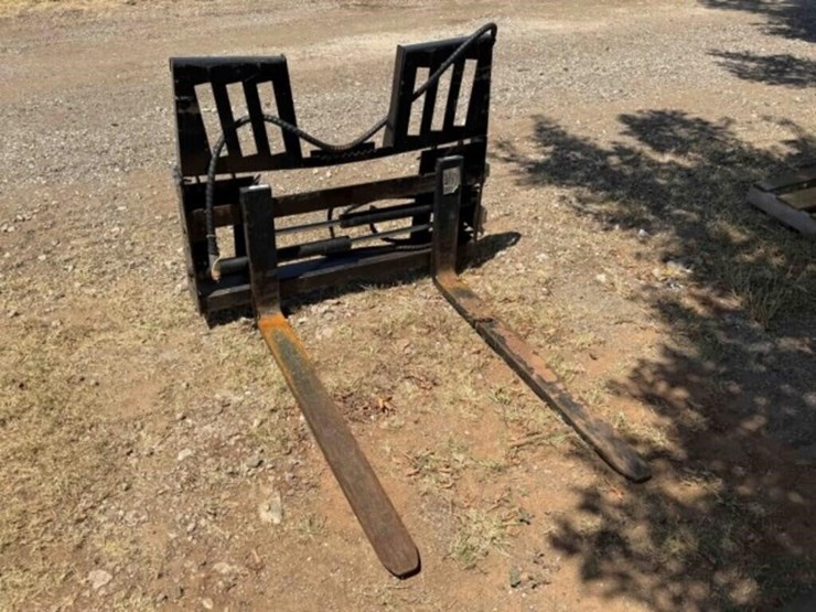agt-side-shuttle-skid-steer-forks-image-1