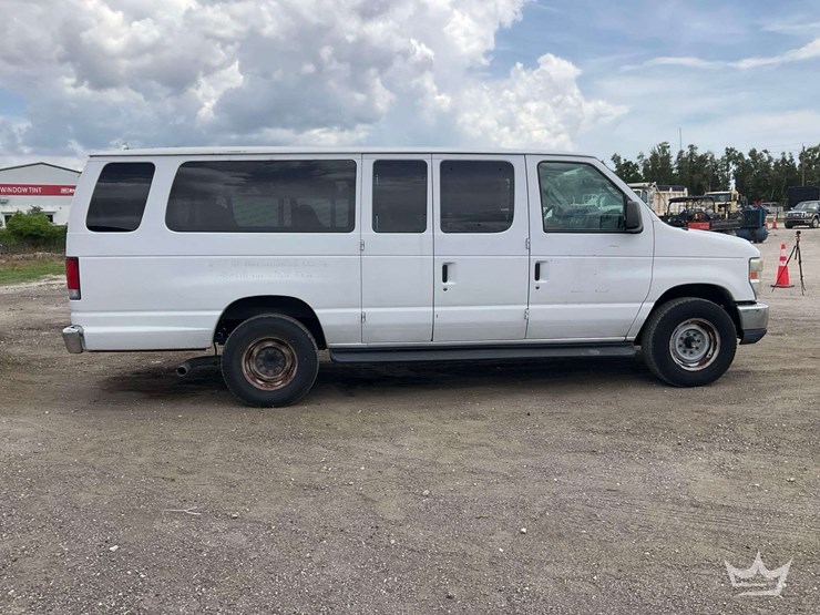2013-ford-e350-image-3