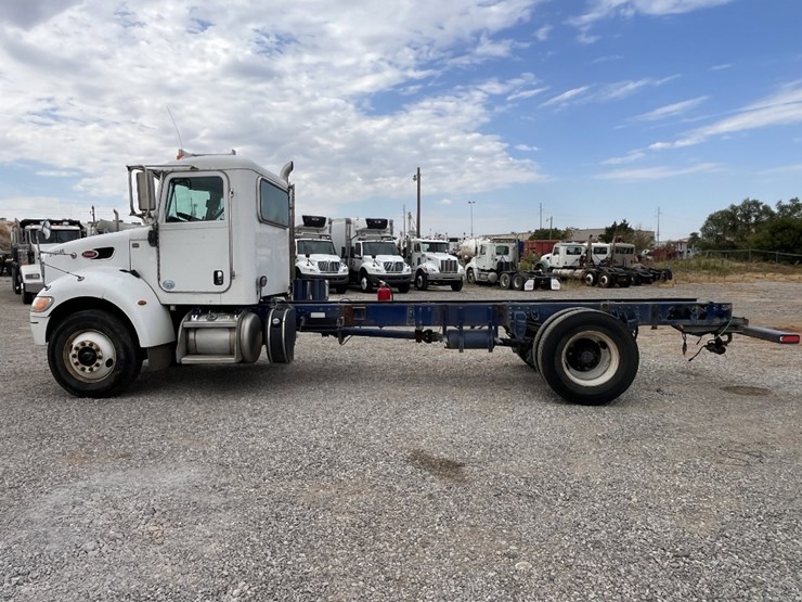 2012-peterbilt-337-image-8