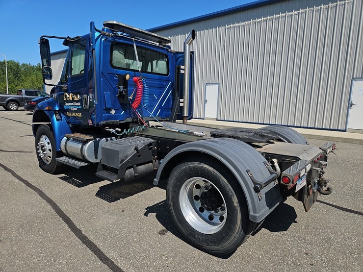 2007-international-8500-s/a-tractor-image-3