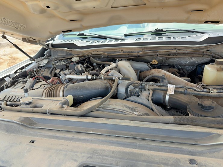 2023-ford-f550-xl-image-16