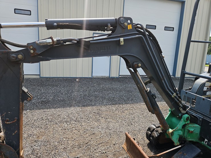 2012-deere-17d-image-9