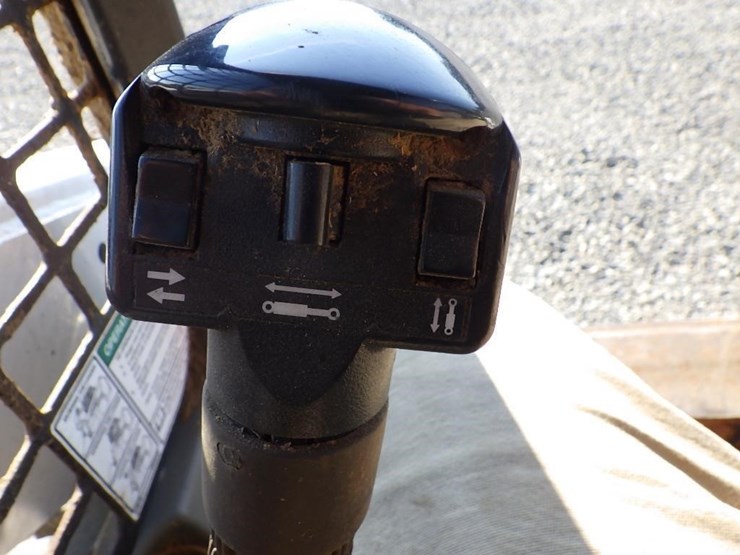 2013-bobcat-s750-image-26