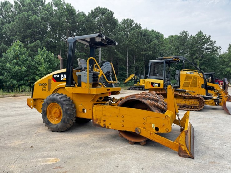 2013-caterpillar-cp44-image-6