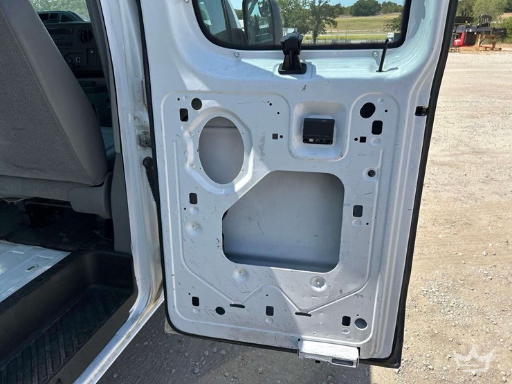 2014-ford-e-350-cargo-van-image-25