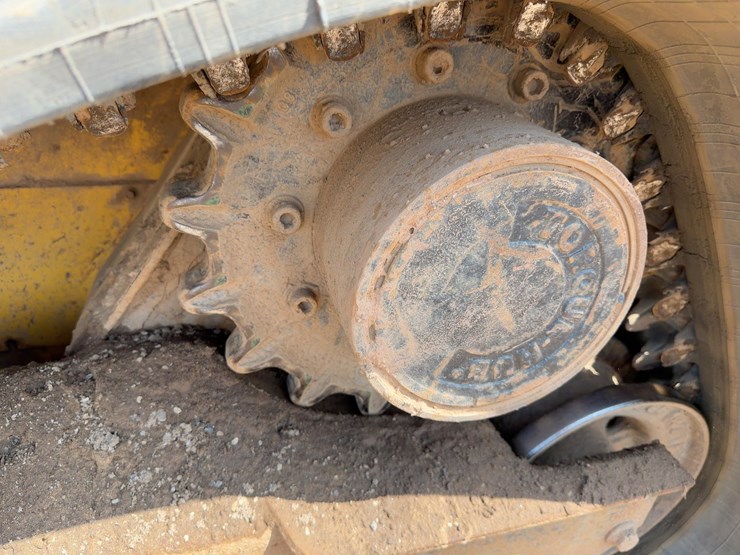 2013-deere-329e-image-15