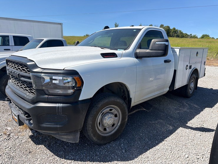 2024-ram-2500-tradesman-image-1