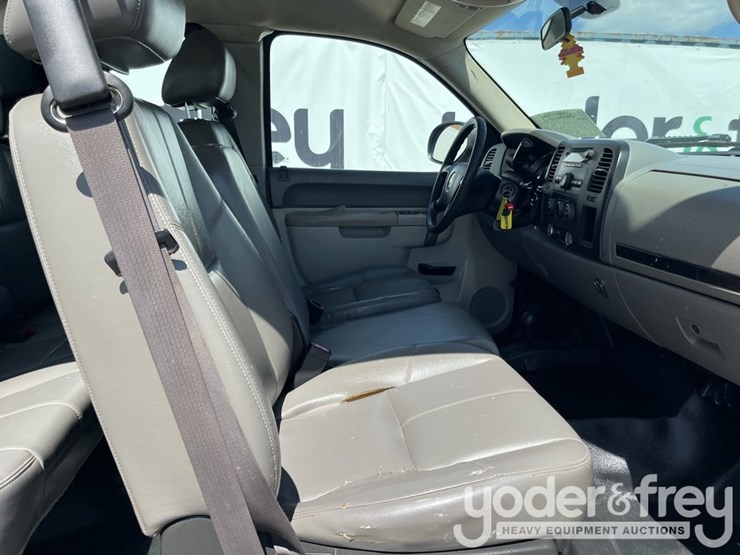 2011-gmc-sierra-2500hd-image-39