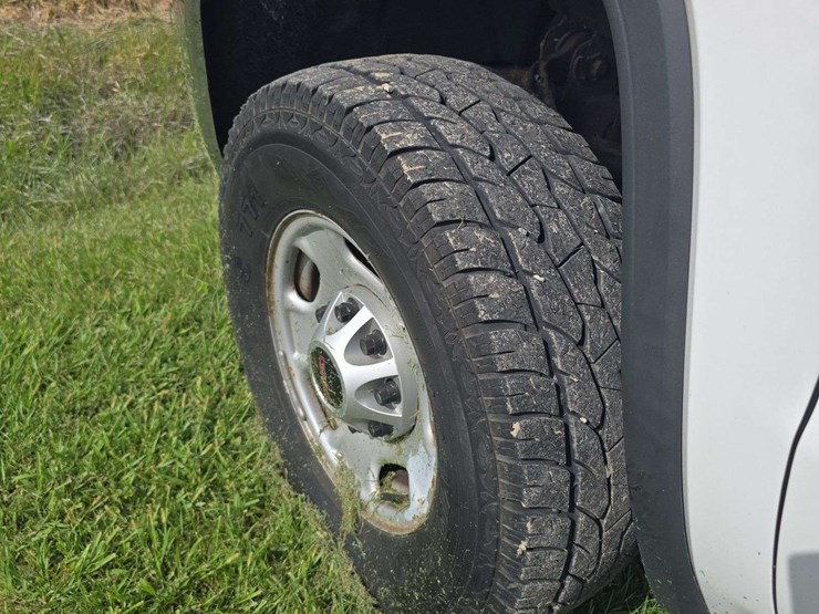 2015-gmc-2500-image-14