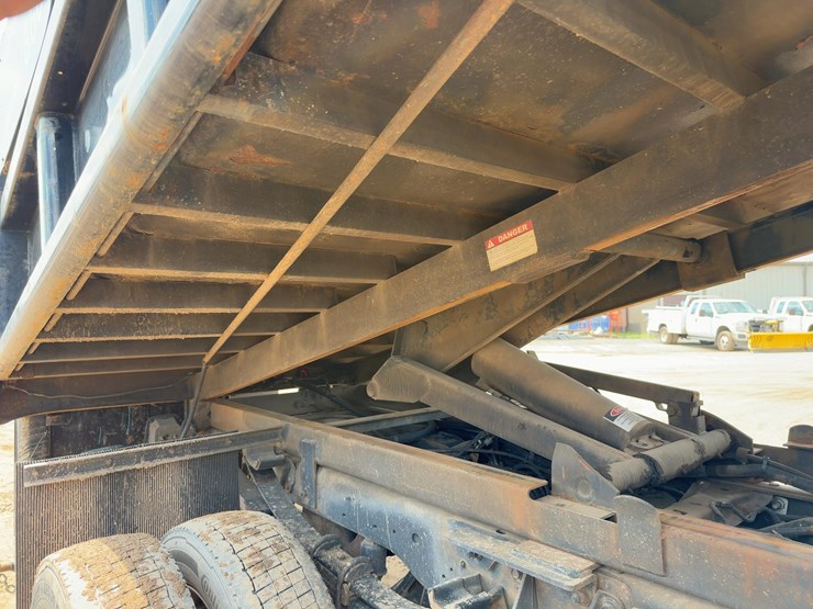 2023-ford-f550-xl-image-21