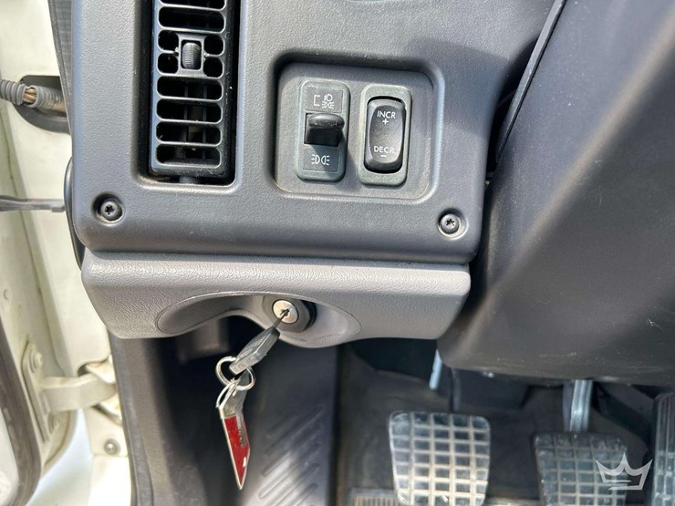 2014-freightliner-m2-106-image-15