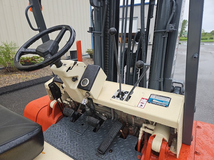 nissan-100-forklift-image-14