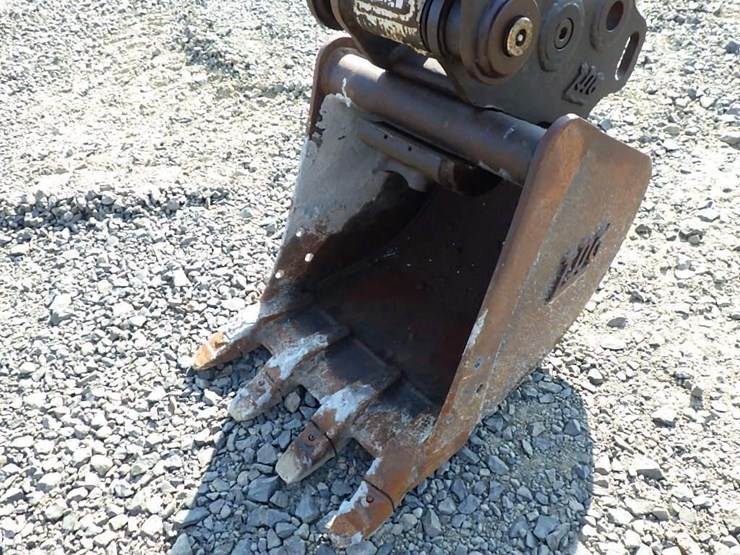 takeuchi-tb240-image-31