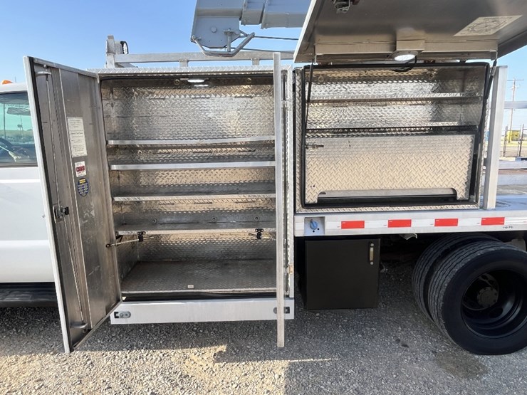 2015-ford-f550-image-9