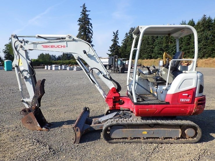 takeuchi-tb240-image-8