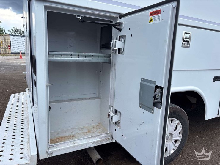 2016-ford-transit-image-24