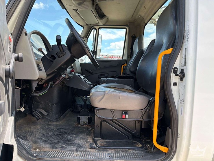 2014-international-durastar-4300-image-47