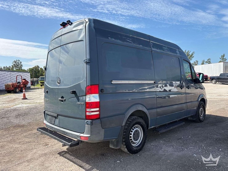 2018-mercedes-benz-sprinter-2500-image-3