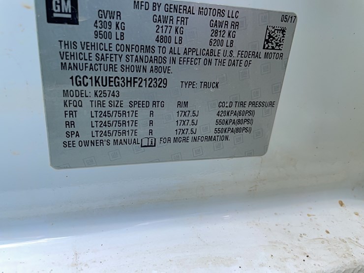 2017-chevrolet-2500hd-image-15