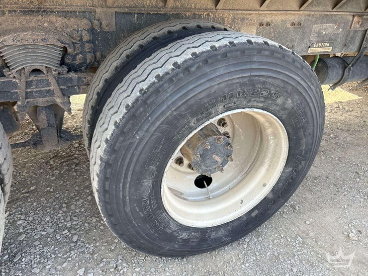 2012-freightliner-m2-106-image-32